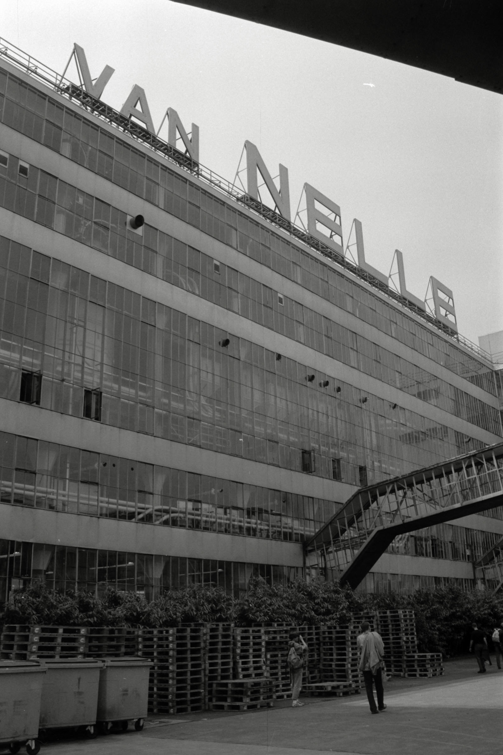 AHP F1992 06 004 sc250507 img01 NLP